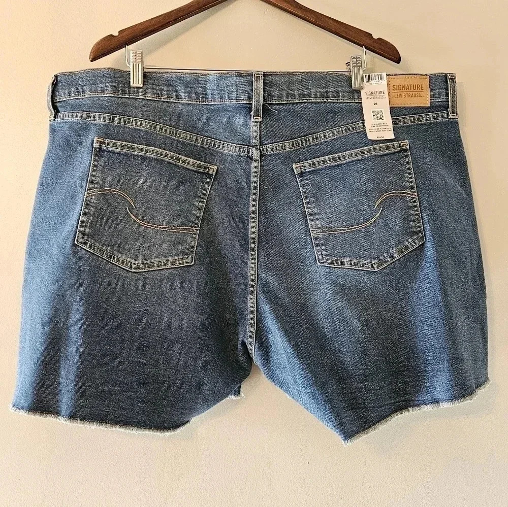 Signature by Levi Strauss  & Co. High Rise Plus Size Heritage Denim Shorts 26W. - Picture 11 of 16
